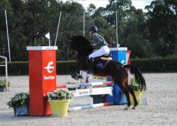 Más de cien jóvenes jinetes de toda Galicia compitieron este fin de semana en El Alazán