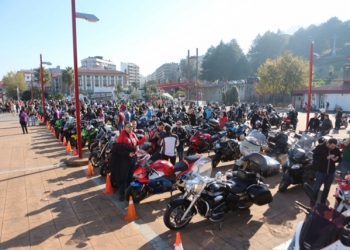 Los «moteros» vigueses se concentran en memoria de las víctimas de la carretera