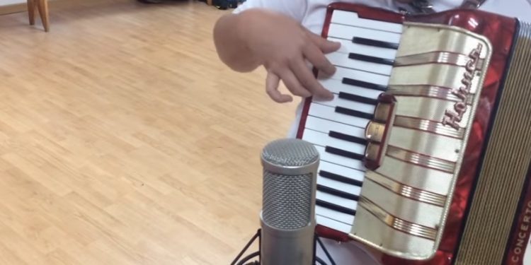 Los niños del Martín Códax versionan la canción de Guidetti para conocer a su ídolo