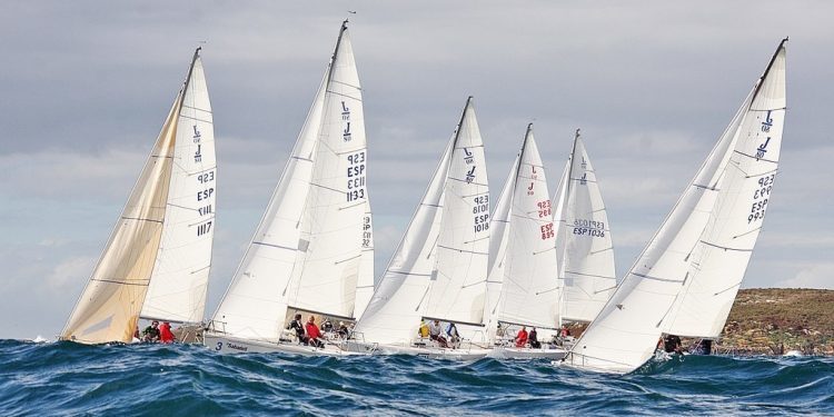 La clase J80 vuelve al agua este sábado en Baiona