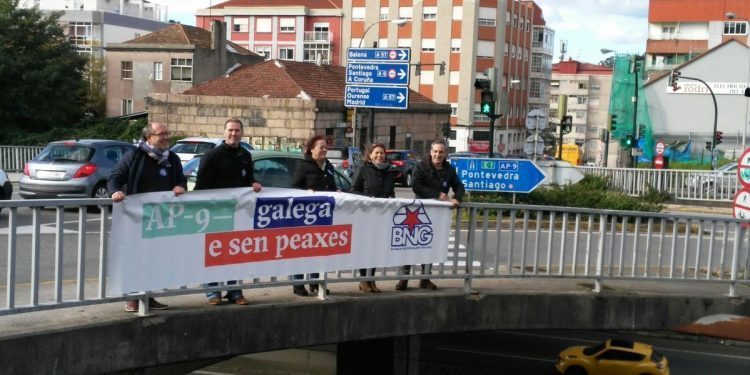 Caravana de coches por unha AP-9 galega e sen peaxes