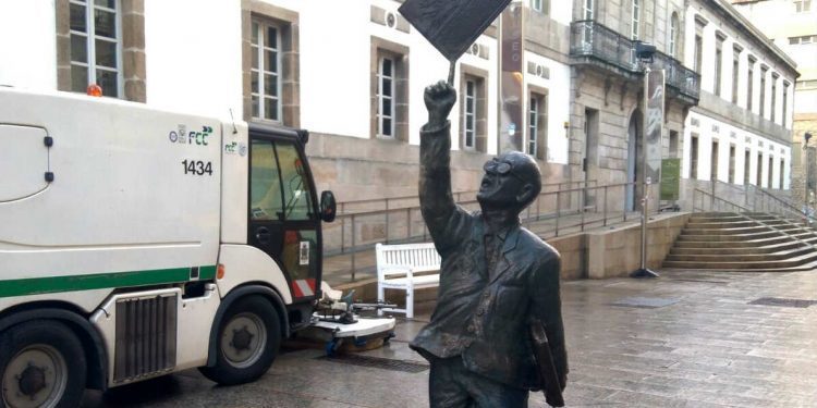 Manuel Castro recupera su periódico