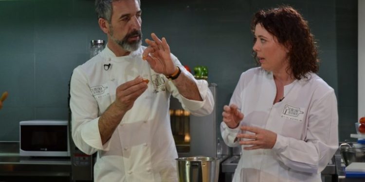 Pepe Solla y el CSIC cierran en Valladares la difusión escolar de «Cociña con Ciencia»