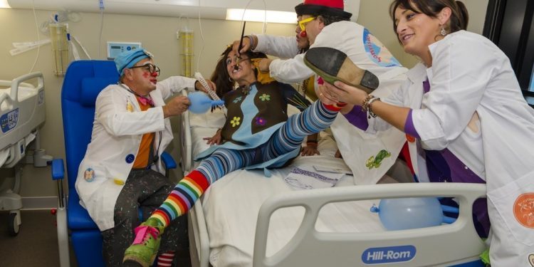 Sonrisas por tiritas para los niños hospitalizados en Vigo