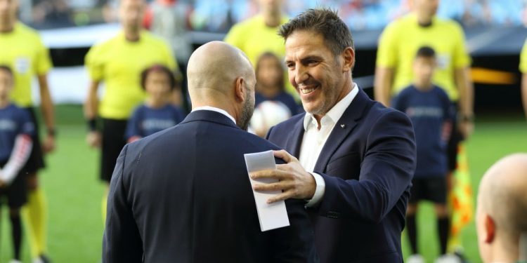 Berizzo bromea sobre las ofertas de otros clubes: «Voy a pedir un aumento…»