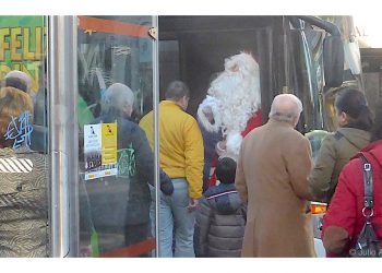 Papá Noel viaja en autobús