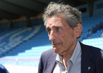 Mouriño trata de convencer al abonado por carta con críticas al Concello