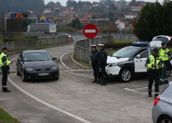 El primer control conjunto de Guardia Civil y GNR en Tui se salda con 28 denuncias