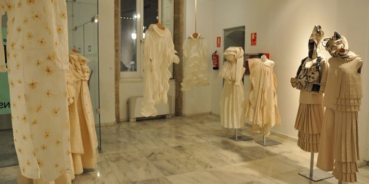 «Tecido crú II» na Casa Galega da Cultura