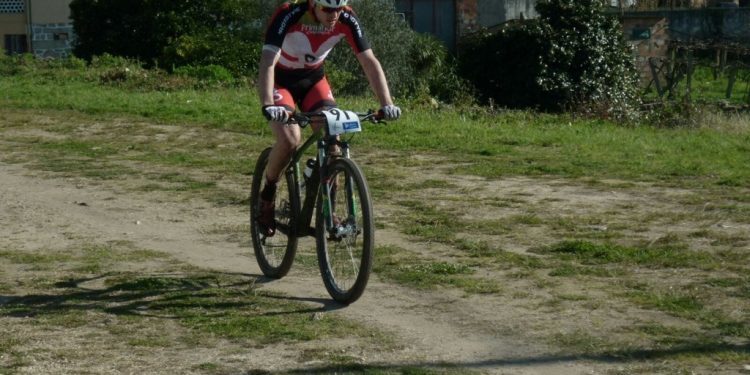 El Club Ciclista Rías Baixas amplía su plantilla con Brais Sendín