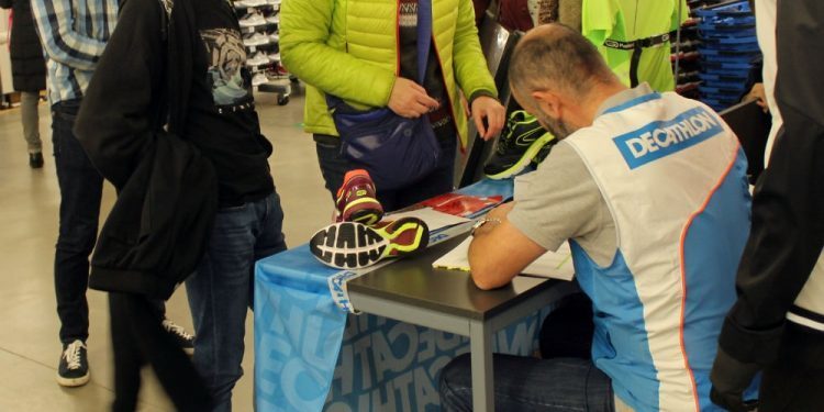 Un ‘Mannequin Challenge’ multitudinario en la San Silvestre para cerrar el año