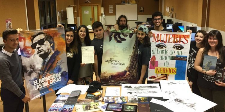 Alumnos de Vigo organizan unha poxa audiovisual e musical