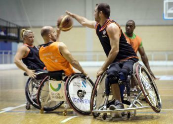 El Amfiv busca una victoria para engancharse a la zona alta