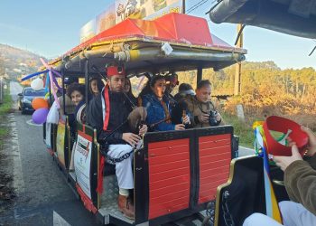Ponteareas saca á rúa a súa particular locomotora de Nadal: o Tren da Ilusión