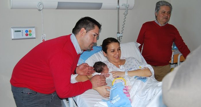 Yisela, primeira bebé nacida no Hospital Álvaro Cunqueiro de Vigo en 2020