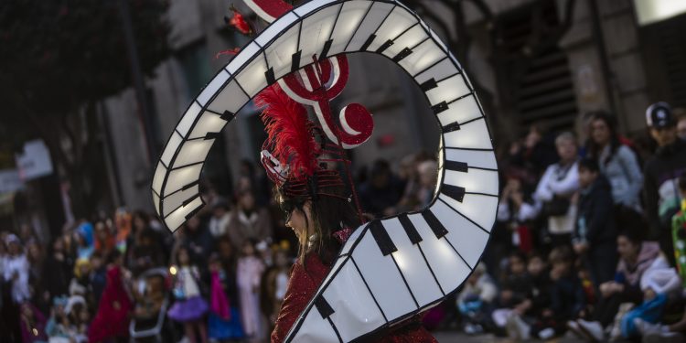 El desfile de comparsas del Entroido vigués repartirá más de 20.000 euros en premios