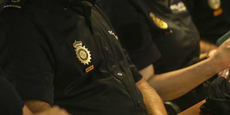 Cuatro detenidos en Vigo por amenazar al personal de una discoteca con navajas