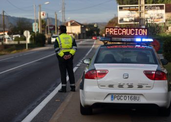 Tres personas heridas en un choque frontal entre dos turismos en Gondomar