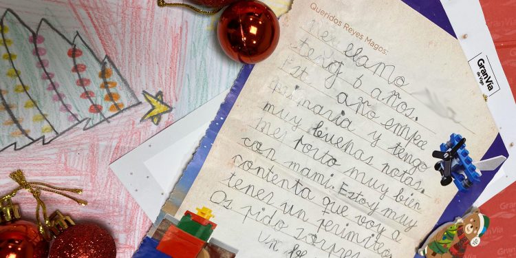 El Buzón Real del Gran Vía de Vigo recoge más de 3.000 cartas estas Navidades