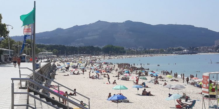 Caballero garantiza una norma antitabaco en Vigo pese a no figurar en los planes