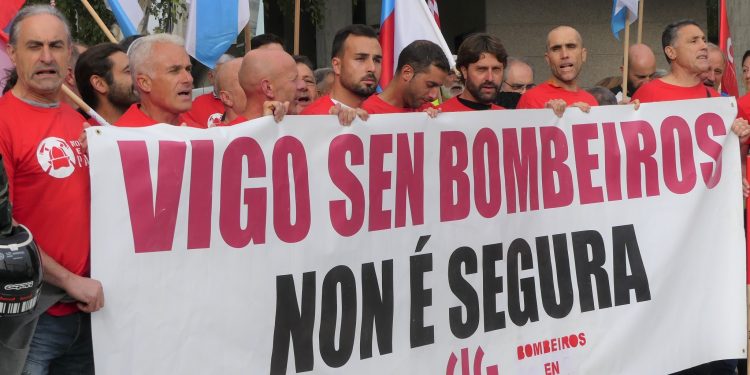 Estudian “seriamente” demandar al Concello de Vigo por el accidente sufrido por un bombero