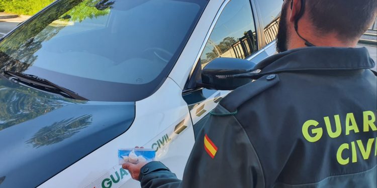 Detenidos en A Guarda dos portugueses que llevaban encima cocaína en roca