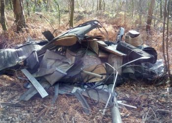 Localizan un vertido en el monte en Vigo y ordenan al responsable que lo retire