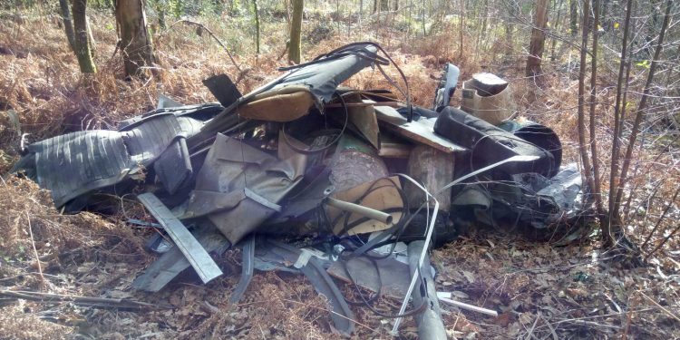 Localizan un vertido en el monte en Vigo y ordenan al responsable que lo retire