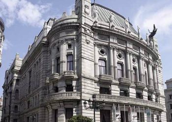 Más de 4.000 escolares aprenden inglés en Vigo con una versión moderna de ‘Alicia en el País de las Maravillas’