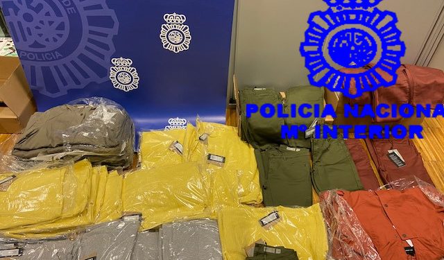 Detenido en Vigo por recoger y quedarse un pedido con 80 prendas de ropa que no eran para él