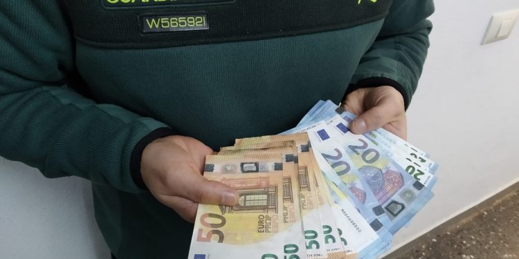 Detectan en Nigrán 1.130 euros en billetes falsos de 50 y 20 euros