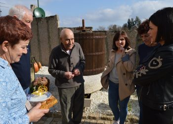 Mos ten un novo centenario: José Trillo, con 26 bisnetos, segue a ler o xornal sen lentes