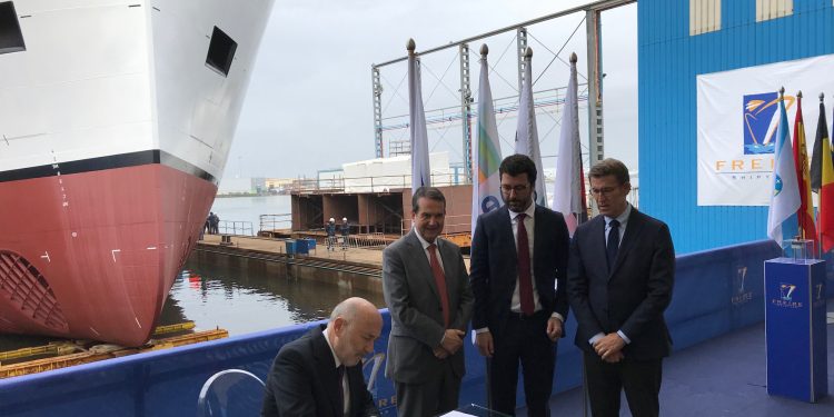 Feijóo elige Vigo para su primera foto como candidato junto a su gran "enemigo"