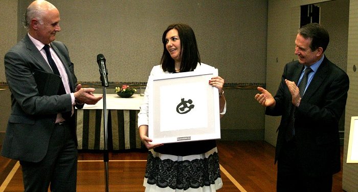 A escritora viguesa Ledicia Costas recibe o Premio Laxeiro 2020