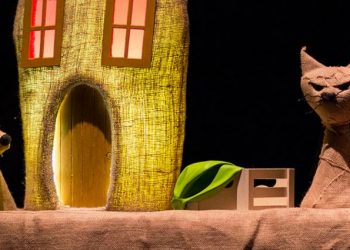 El teatro de guiñol acerca la amistad a los escolares de Vigo