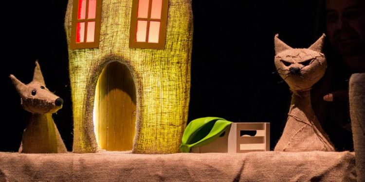 El teatro de guiñol acerca la amistad a los escolares de Vigo