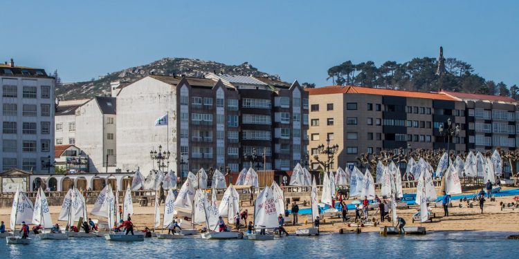Baiona firma una jornada en blanco en el  Campeonato Gallego de Optimist