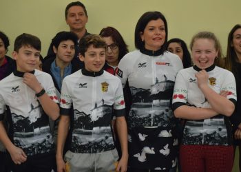 Mos xa ten o seu maillot oficial da saída de La Vuelta 2020