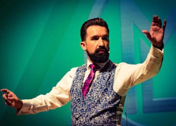 Miguel Lago trae a Vigo dos funciones de su nuevo espectáculo, ‘Todo al negro’