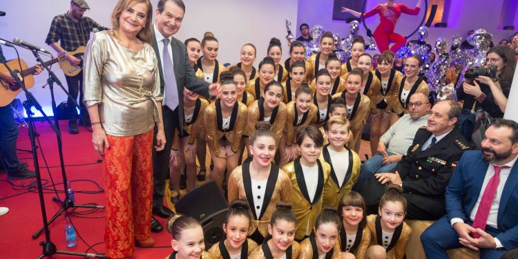 La Diputación abre su nueva casa en el corazón de Vigo con una gran fiesta de color, música y luz