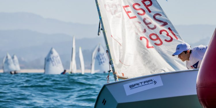 Pablo Rodríguez, del Náutico de Rodeira,  en cabeza del gallego de Optimist