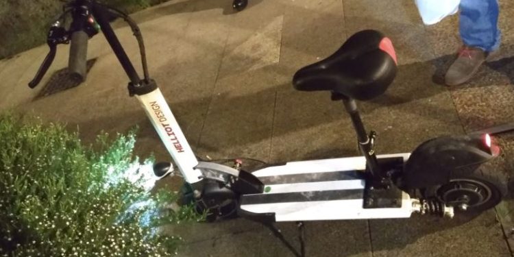 La Policía Local inmoviliza un patinete eléctrico por exceso de velocidad