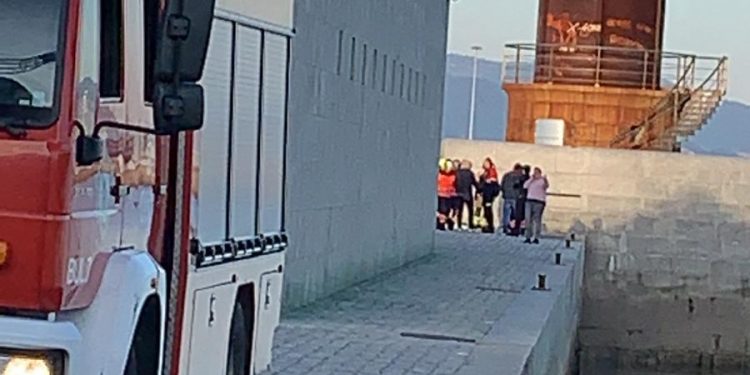 Hallado el cuerpo sin vida de un hombre sumergido junto al faro del Museo do Mar de Vigo
