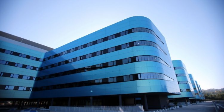 Detenido el padre de un menor ingresado en el Cunqueiro por amenazar a un médico