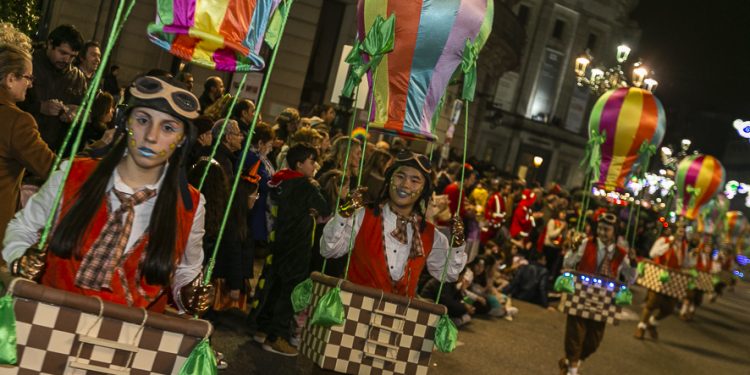 «Os festeiros polo aire», de Bembrive, gana el concurso de comparsas de Vigo