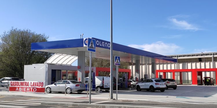La alta demanda desborda la gasolinera de bajo coste de Vigo