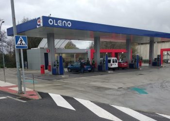 Vigo estrena gasolinera de bajo coste con personal y el combustible más barato de la ciudad