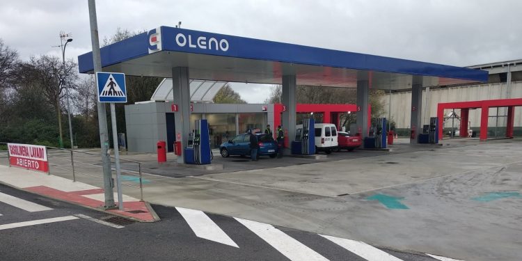 Vigo estrena gasolinera de bajo coste con personal y el combustible más barato de la ciudad