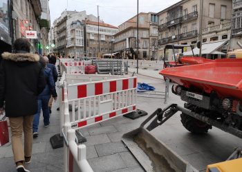 Vigo Histórico, Greenpeace y otros cuatro colectivos ecologistas se disfrazan contra el túnel de la Porta do Sol