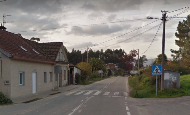 Liberan a una mujer que quedó atrapada entre su vehículo y un portal en Salvaterra de Miño